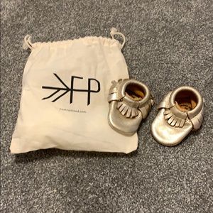 Freshly Picker newborn shoes. Size 0. Gold.